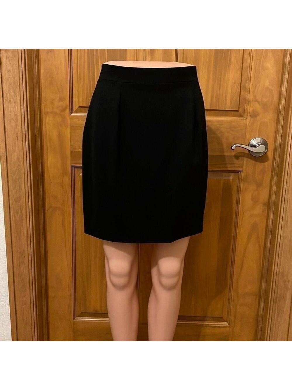 Like New St. John Black Lightweight Wool Skirt Size 6 Black